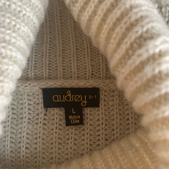 Oversized Turtleneck Women Sweater - Picture 3 of 3